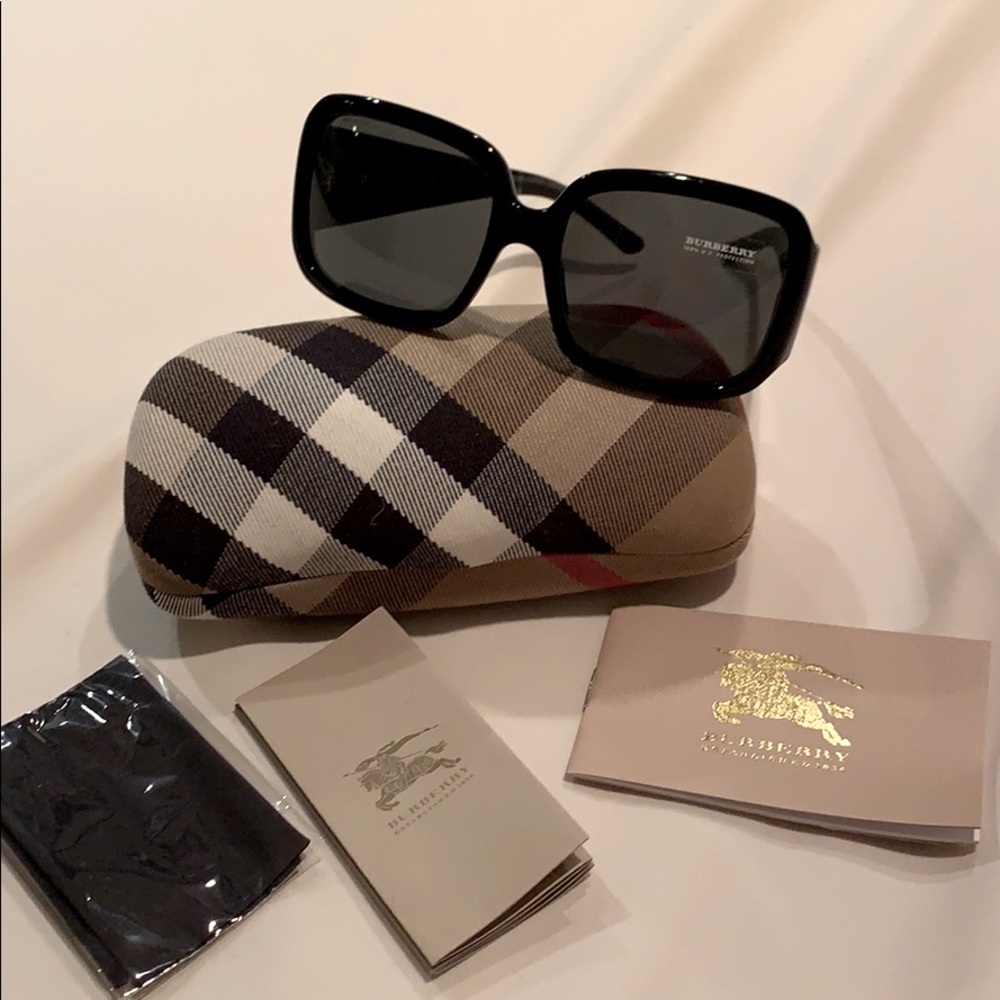 Burberry Sunglasses B4055 3151/87